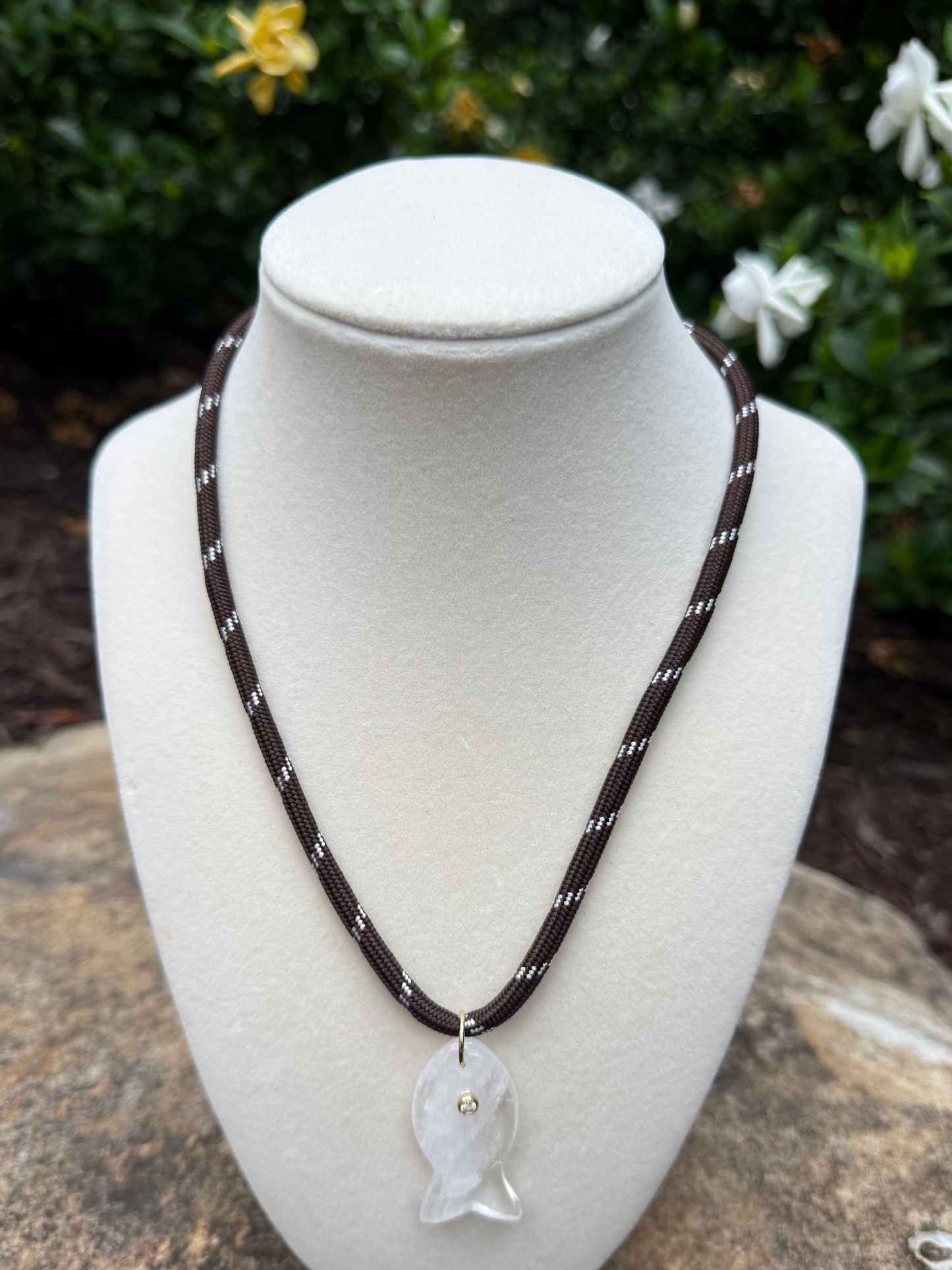 fish on paracord (brown)